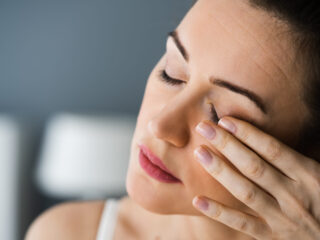 why-does-my-eye-hurt-when-i-blink